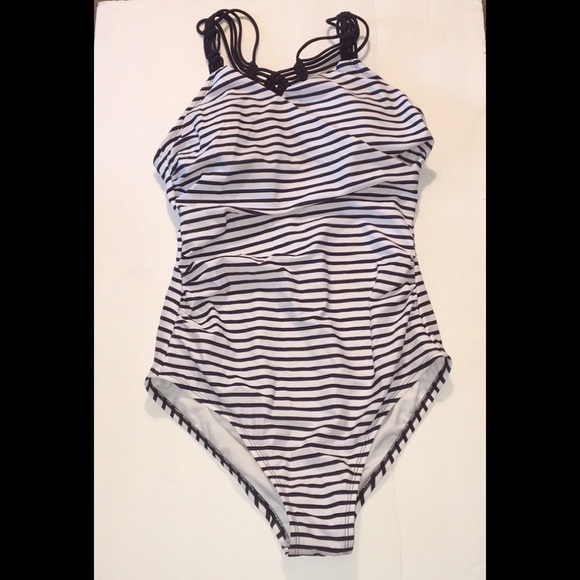 Kona Sol Shirred Macrame Strap One Piece Swimsuit - Picture 3 of 5